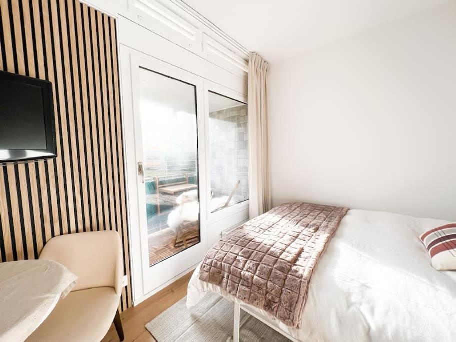 Bright Tiny Studio - Shared Pool & Sauna - Free Parking - Air Condition Muralto ภายนอก รูปภาพ