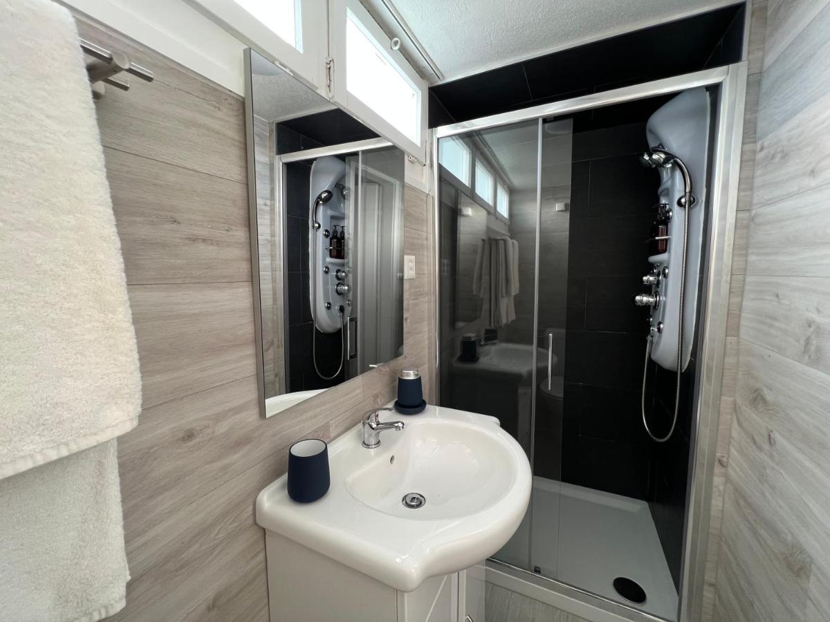 Bright Tiny Studio - Shared Pool & Sauna - Free Parking - Air Condition Muralto ภายนอก รูปภาพ