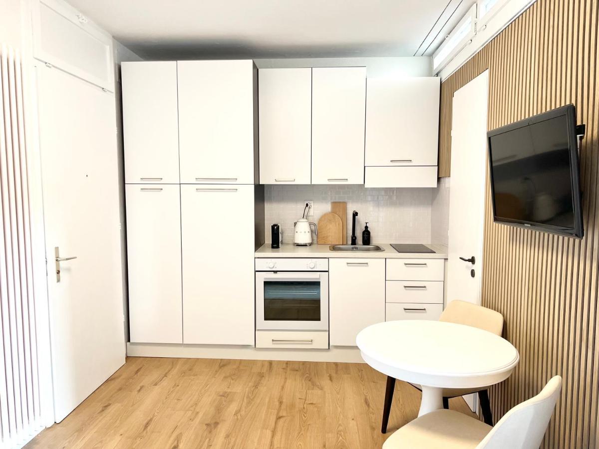 Bright Tiny Studio - Shared Pool & Sauna - Free Parking - Air Condition Muralto ภายนอก รูปภาพ