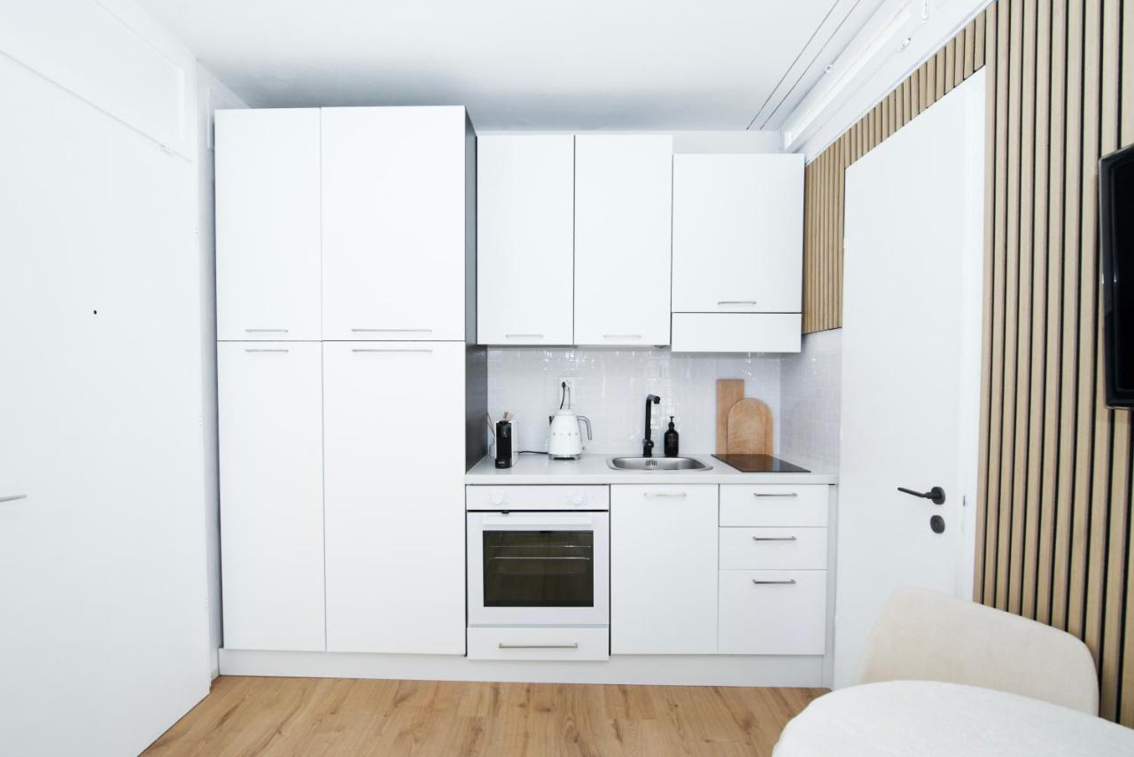 Bright Tiny Studio - Shared Pool & Sauna - Free Parking - Air Condition Muralto ภายนอก รูปภาพ